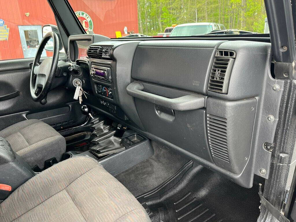 2004 Jeep Wrangler 35