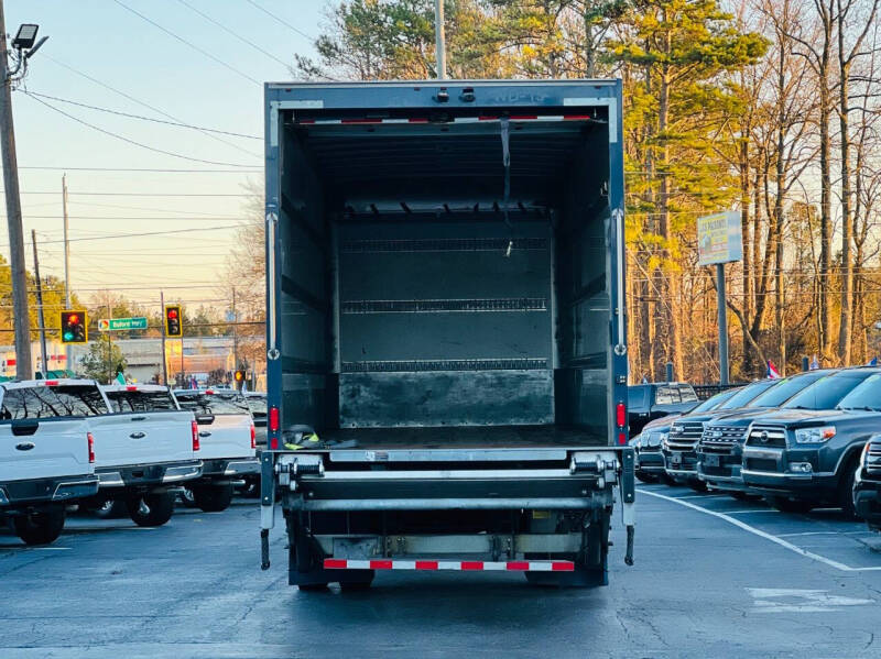 2021 Hino L6
