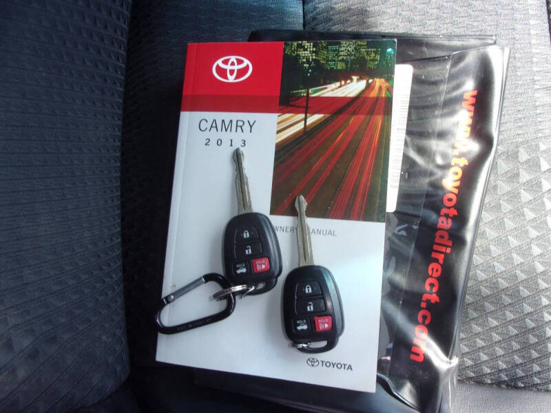 Image 5 of 2013 Toyota Camry SE