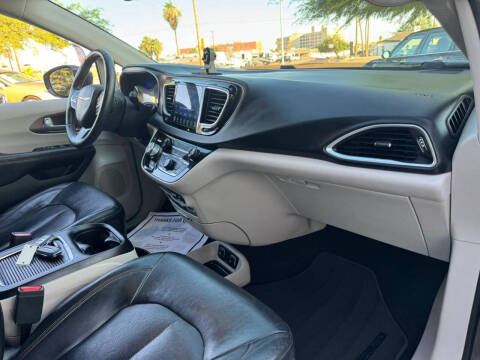 2017 Chrysler Pacifica Touring-L Plus