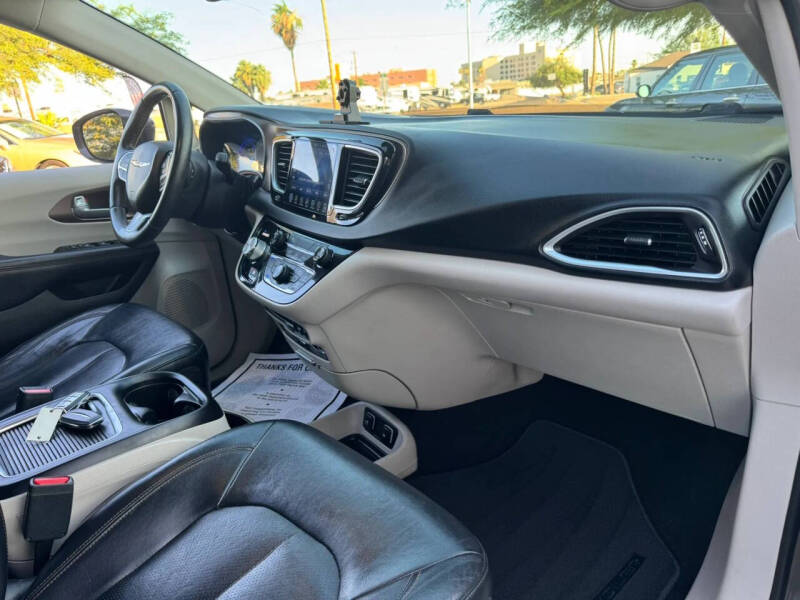2017 Chrysler Pacifica Touring-L Plus
