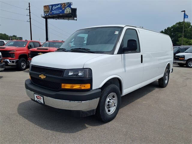 2025 Chevrolet Express 3500