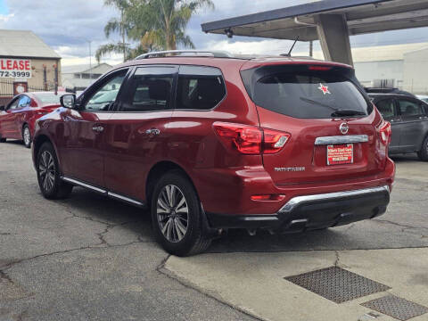 2017 Nissan Pathfinder SV