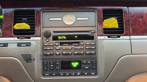 2003 Lincoln Town Car Signature