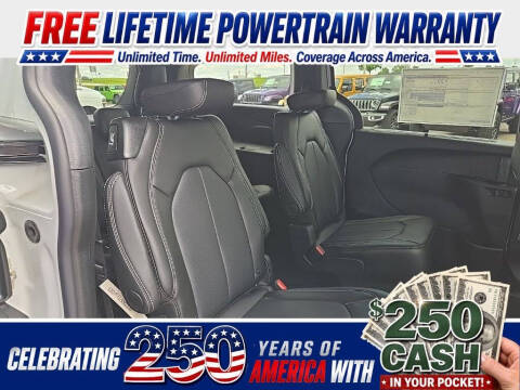 2027 Chrysler Pacifica Select