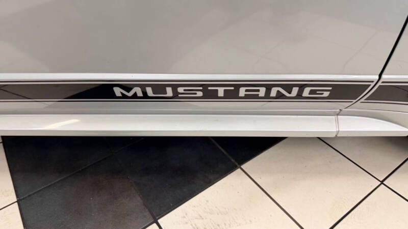 2002 Ford Mustang Deluxe
