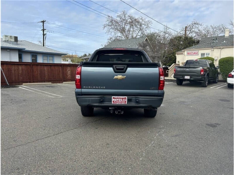 2011 Chevrolet Avalanche LS