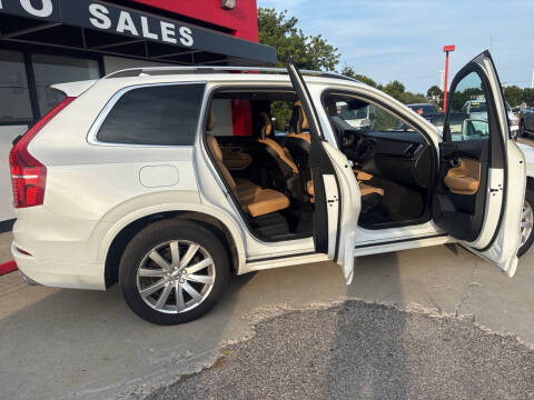 2016 Volvo XC90 T6 Momentum