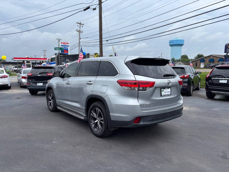 2017 Toyota Highlander LE