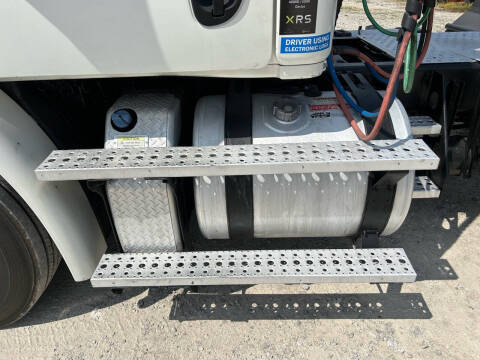 2016 Freightliner Cascadia 113 Semi Truck