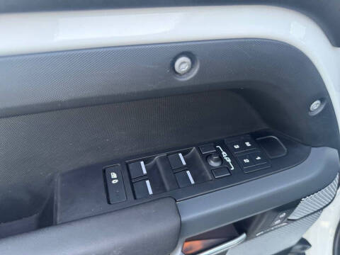 2024 Land Rover Defender 130 P400 X-Dynamic SE