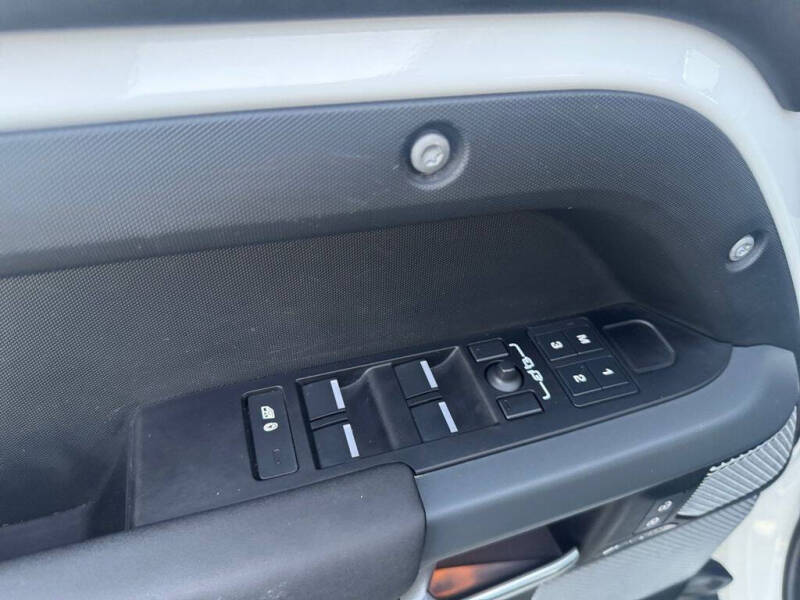 2024 Land Rover Defender 130 P400 X-Dynamic SE