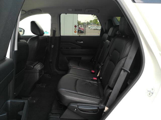 2022 Nissan Pathfinder SL
