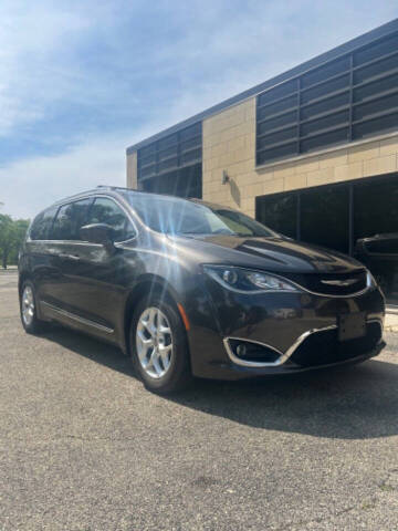 2017 Chrysler Pacifica Touring-L Plus