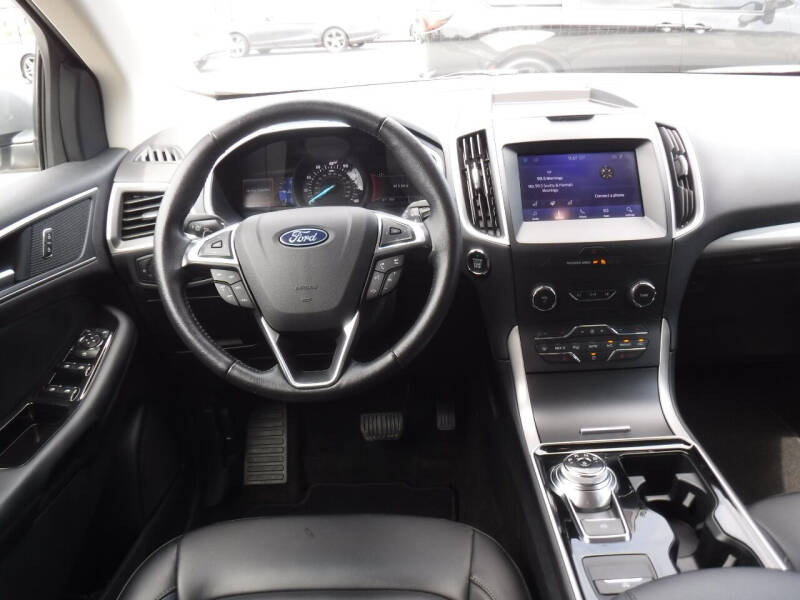 2020 Ford Edge SEL photo 19