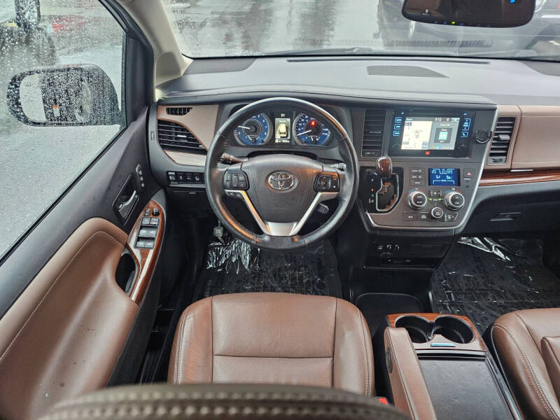 2017 Toyota Sienna Limited Premium 7-Passenger