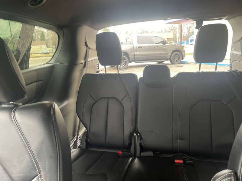 2025 Chrysler Pacifica Select