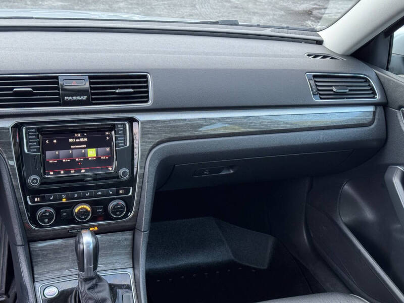 2018 Volkswagen Passat 2.0T SE