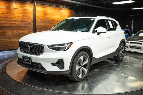 2024 Volvo XC40 B5 Plus Bright Theme