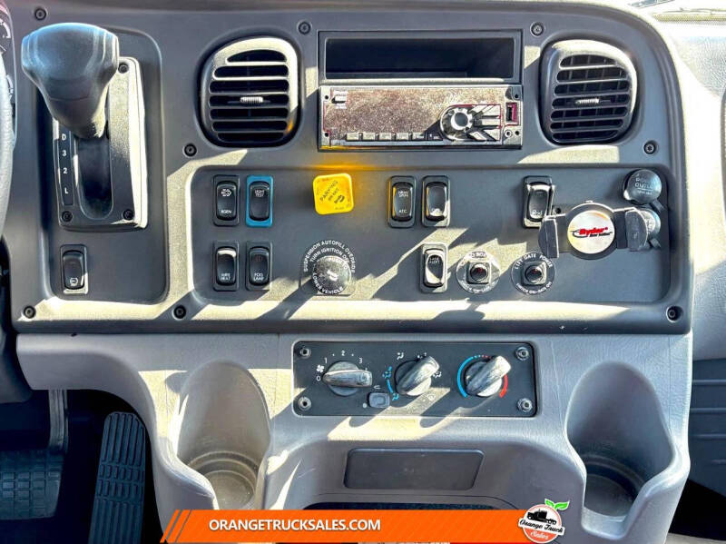 2019 Freightliner M2 106