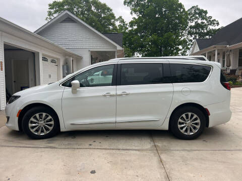2018 Chrysler Pacifica for sale at Crossroads Auto Sales LLC in Rossville GA