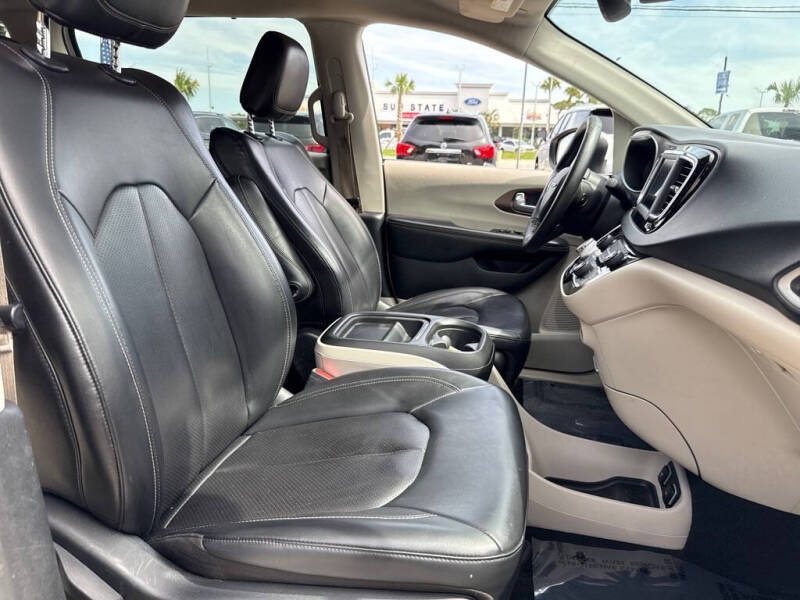 2020 Chrysler Voyager LXi