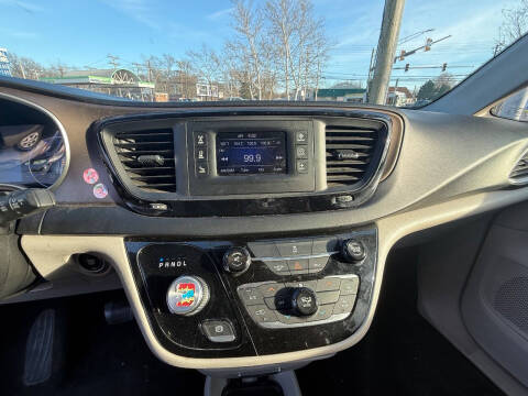 2017 Chrysler Pacifica Touring