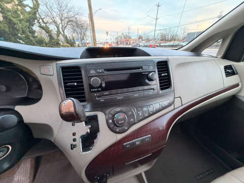 2013 Toyota Sienna XLE 8-Passenger