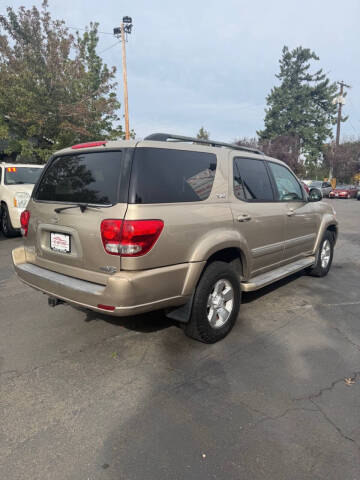 2005 Toyota Sequoia SR5
