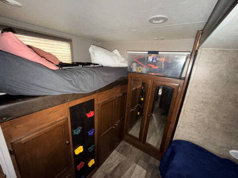 2017 Coachmen RV Freedom Express