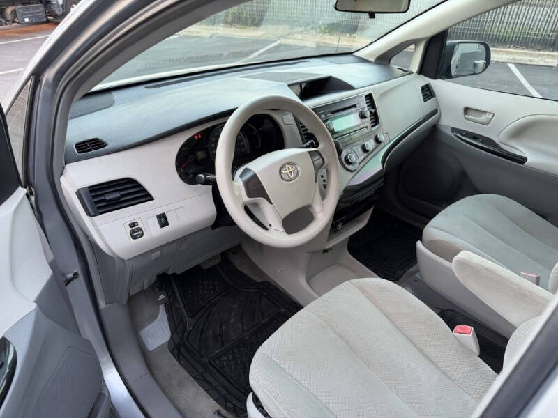 2012 Toyota Sienna Base 7-Passenger