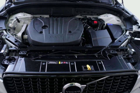 2025 Volvo XC60 B5 Core Dark Theme