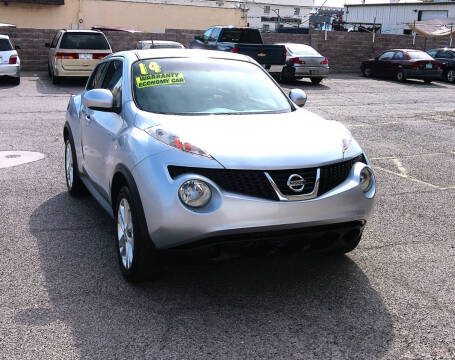 2014 Nissan JUKE for sale at DESERT AUTO TRADER in Las Vegas NV