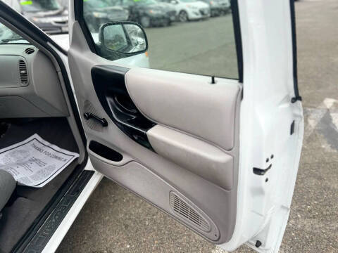 2000 Mazda B-Series B3000 SE