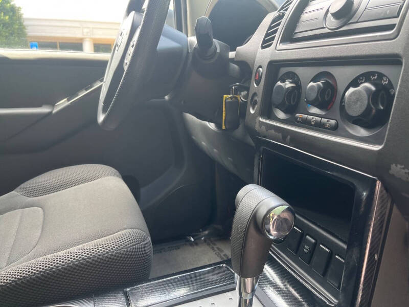 2011 Nissan Pathfinder LE