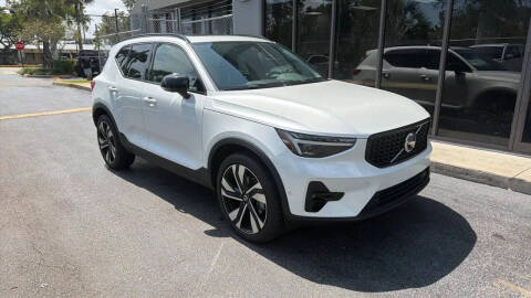 2025 Volvo XC40 B5 Plus Dark Theme
