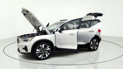 2025 Volvo XC40 B5 Plus Bright Theme