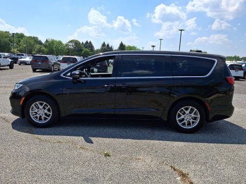 2025 Chrysler Pacifica Select