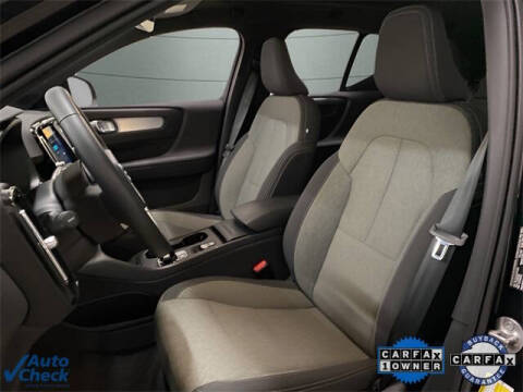 2025 Volvo XC40 B5 Core Bright Theme