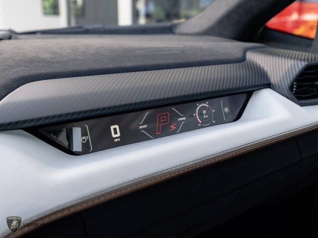 2025 Lamborghini Revuelto