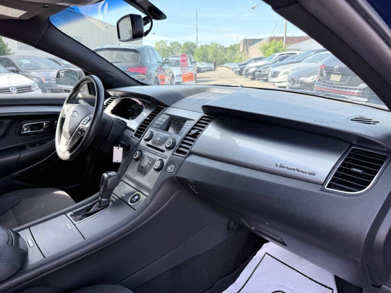 2015 Ford Taurus SEL