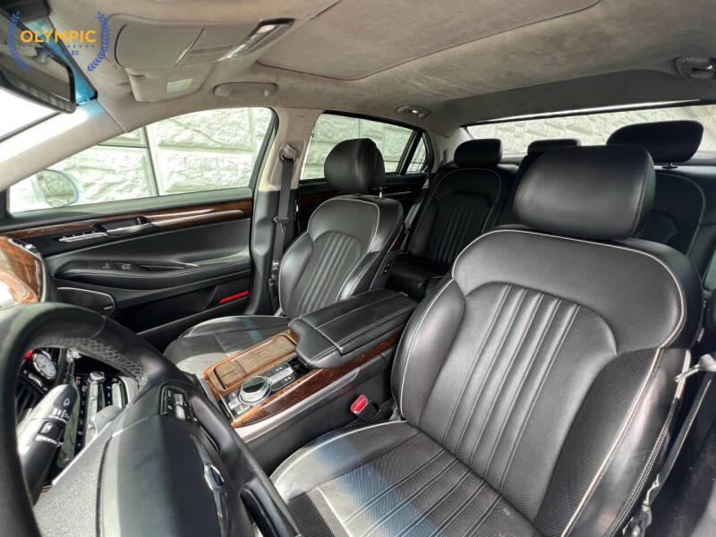 2018 Genesis G90