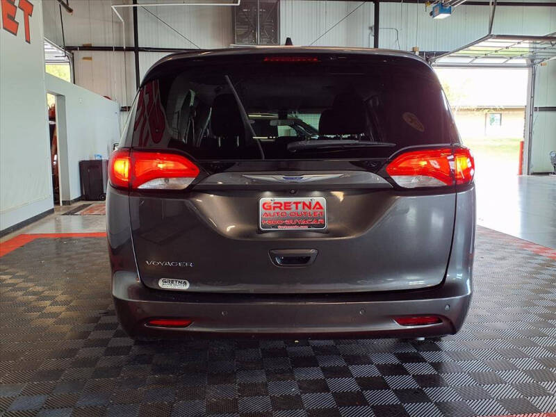 2020 Chrysler Voyager LX