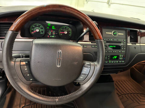 2006 Lincoln Town Car Signature Limited