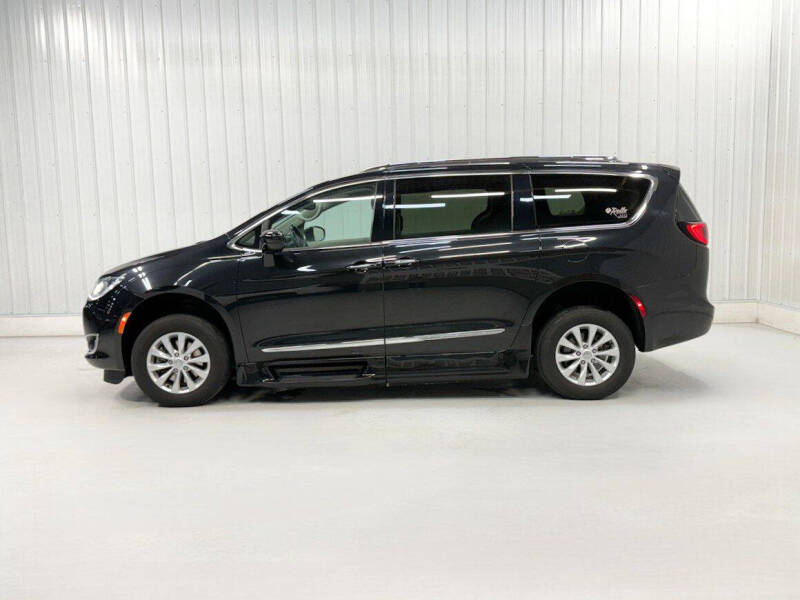 2017 Chrysler Pacifica Touring-L Plus