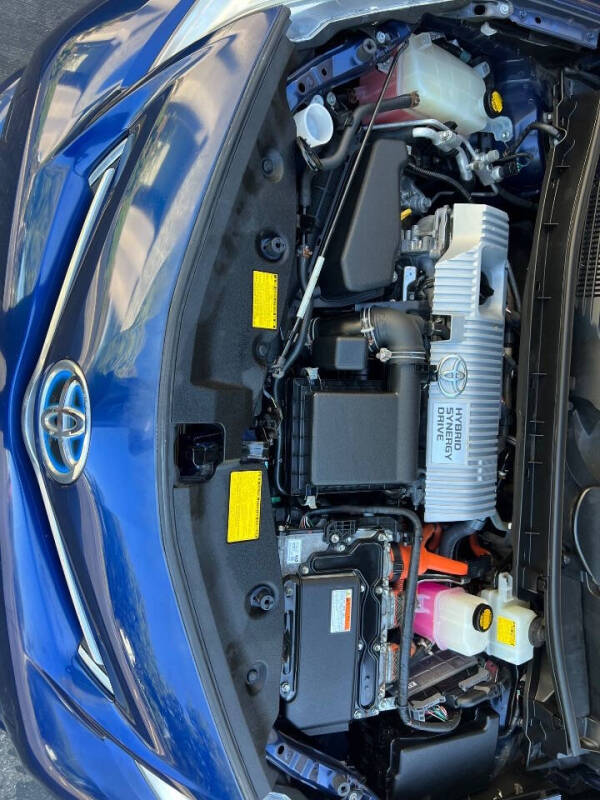 2013 Toyota Prius v Five