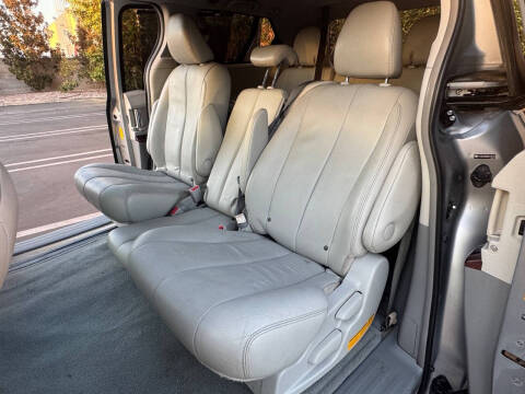 2013 Toyota Sienna XLE 7-Passenger Auto Access Seat