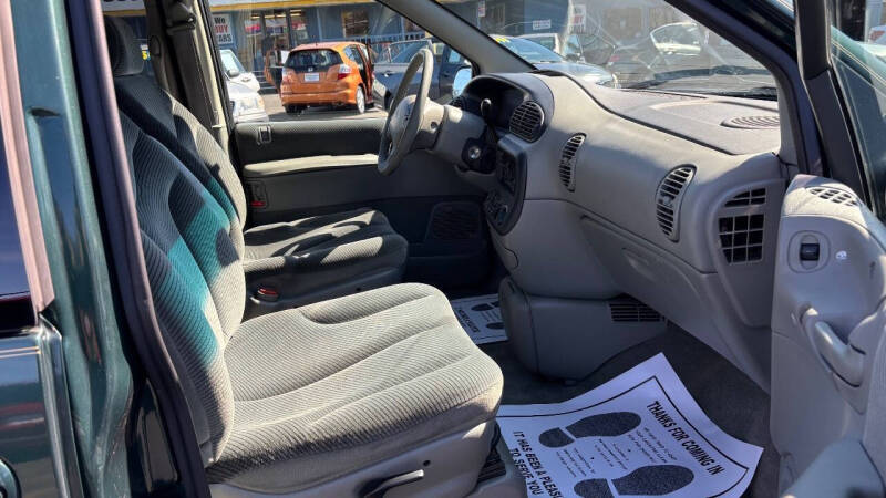 1996 Dodge Caravan LE