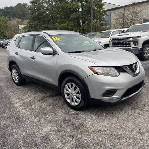 Used 2016 Nissan Rogue S with VIN JN8AT2MV8GW153976 for sale in Hazard, KY