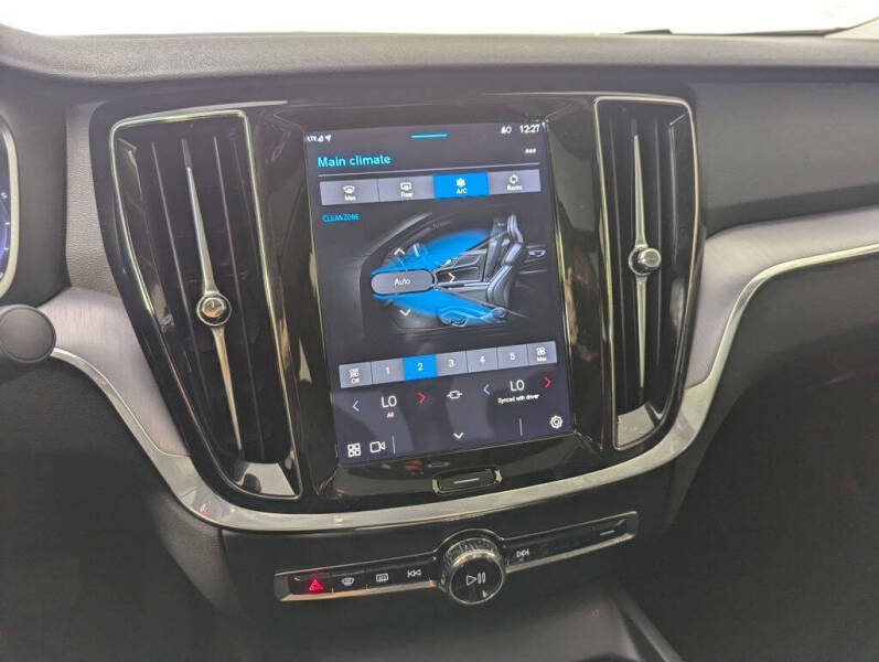 2024 Volvo S60 B5 Core Dark Theme